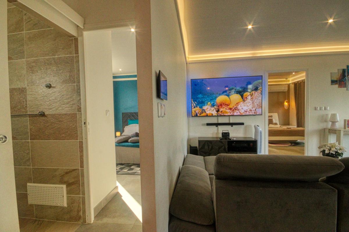 17Location villa piscine 4 chambres sainte luce_couloir 2